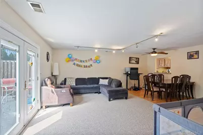 37 Stratford Green, Farmingdale, NY 11735 - Photo 11