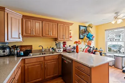 37 Stratford Green, Farmingdale, NY 11735 - Photo 15