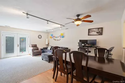 37 Stratford Green, Farmingdale, NY 11735 - Photo 9