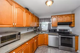 16 Hillside Rd, Farmingville, NY 11738 - Photo 3