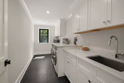 64 Saw Mill Road, Cold Spring Harbor, NY 11724 - Photo 37