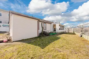 214 Beach 3rd St, Far Rockaway, NY 11691 - Photo 25