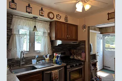 957 N Fulton Avenue, Lindenhurst, NY 11757 - Photo 13