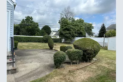 957 N Fulton Avenue, Lindenhurst, NY 11757 - Photo 25