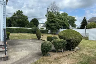 957 N Fulton Ave, Lindenhurst, NY 11757 - Photo 25