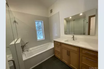 26 S Menantic Road, Shelter Island, NY 11964 - Photo 5