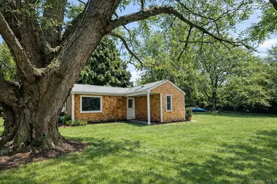 26 S Menantic Road, Shelter Island, NY 11964 - Photo 1