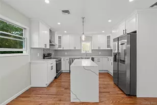 350 Holbrook Rd, Ronkonkoma, NY 1779 - Photo 9