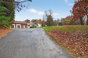 412 Ruskey Ln, Hyde Park, NY 12538 - Photo 3