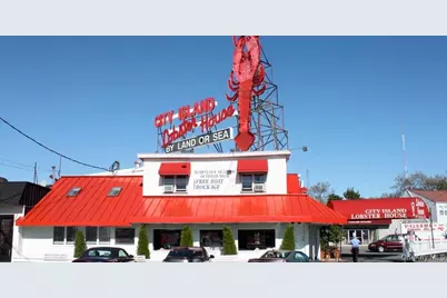 57 Pennyfield Cp Dr, Bronx, NY 10465 - Photo 21