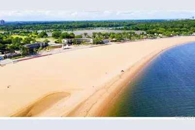 57 Pennyfield Cp Dr, Bronx, NY 10465 - Photo 15