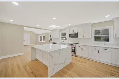 48 Vernon Street, Patchogue, NY 11772 - Photo 5