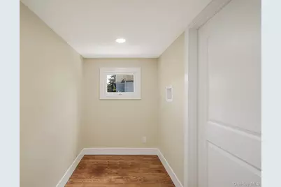 48 Vernon Street, Patchogue, NY 11772 - Photo 11