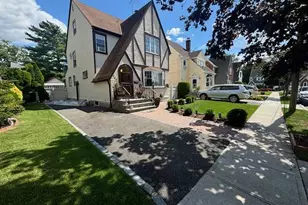 456 Macatee Pl, Mineola, NY 11501 - Photo 3