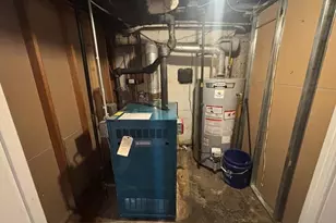 456 Macatee Pl, Mineola, NY 11501 - Photo 33