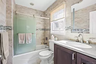 23 Nassau Rd, Great Neck, NY 11021 - Photo 17