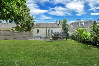 107 E 9th Street, Huntington Station, NY 11746 - Photo 33