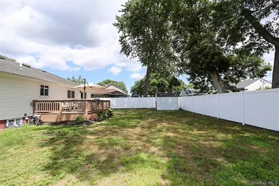 1057 Thompson Drive, Bay Shore, NY 11706 - Photo 23
