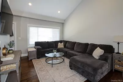 1057 Thompson Drive, Bay Shore, NY 11706 - Photo 5