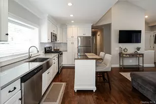 1057 Thompson Dr, Bay Shore, NY 11706 - Photo 9