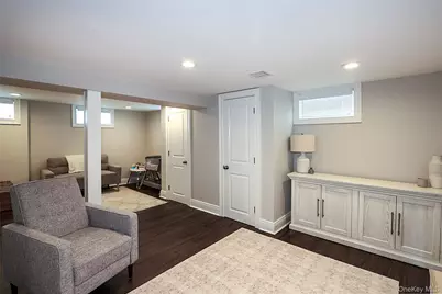 1057 Thompson Drive, Bay Shore, NY 11706 - Photo 21