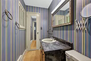 4 King St, Glenwood Landing, NY 11547 - Photo 17