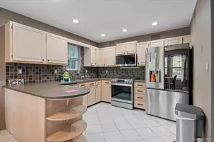 52 Fairlawn Dr, Central Islip, NY 11722 - Photo 5