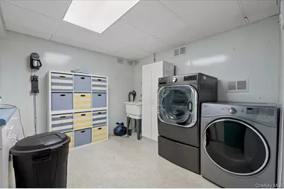 52 Fairlawn Drive, Central Islip, NY 11722 - Photo 13