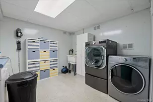 52 Fairlawn Dr, Central Islip, NY 11722 - Photo 13