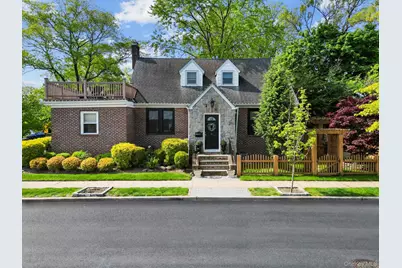 29 W Henrietta Avenue, Oceanside, NY 11572 - Photo 1