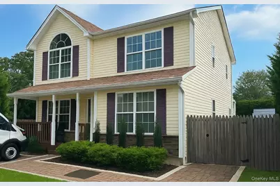 5 Evans Place, Bay Shore, NY 11706 - Photo 1