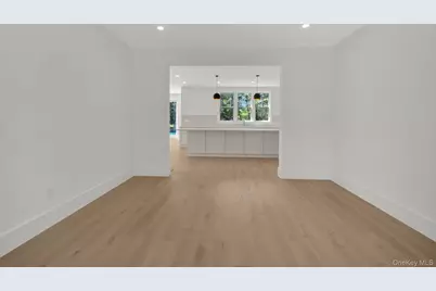 95 N Summit Boulevard, Westhampton, NY 11977 - Photo 11