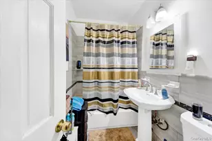 4122 Wickham Ave, Bronx, NY 10466 - Photo 5