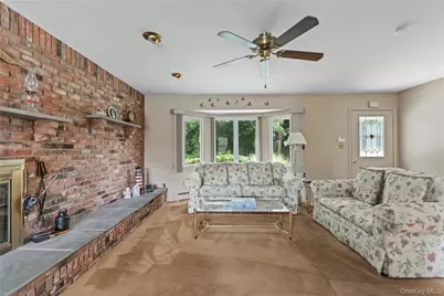 18 Sterling Place, Sayville, NY 11782 - Photo 9