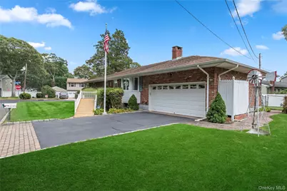 18 Sterling Place, Sayville, NY 11782 - Photo 3