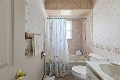 18 Sterling Place, Sayville, NY 11782 - Photo 15