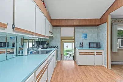 18 Sterling Place, Sayville, NY 11782 - Photo 13