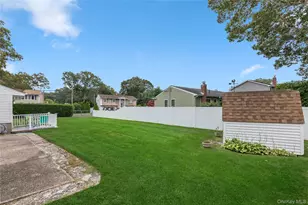 18 Sterling Pl, Sayville, NY 11782 - Photo 7