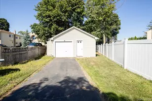 404 Silver Ln, Oceanside, NY 11572 - Photo 21