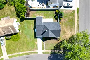 77 Autumn Ln, Hicksville, NY 11801 - Photo 23