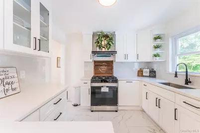 120 Glenwood Road, Glenwood Landing, NY 11547 - Photo 13