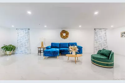 120 Glenwood Road, Glenwood Landing, NY 11547 - Photo 23