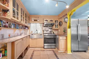 200 Myrtle Dr, Great Neck, NY 11021 - Photo 13