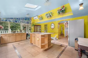 200 Myrtle Dr, Great Neck, NY 11021 - Photo 17