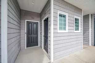 305 O'Keefe Ct, Oakdale, NY 11769 - Photo 3