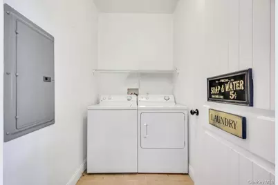 305 Okeefe Court, Oakdale, NY 11769 - Photo 17