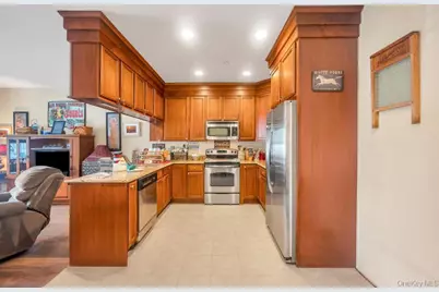 305 Okeefe Court, Oakdale, NY 11769 - Photo 11