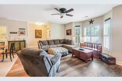 305 Okeefe Court, Oakdale, NY 11769 - Photo 7