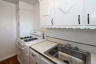 220-04 Stronghurst Avenue #18-5, Queens Village, NY 11427 - Photo 25