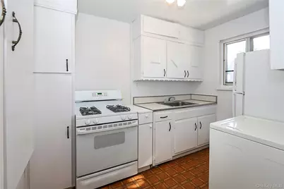 220-04 Stronghurst Avenue #18-5, Queens Village, NY 11427 - Photo 21